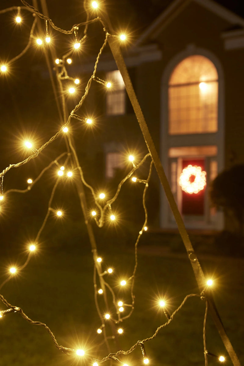Load image into Gallery viewer, Close-up of the bright, star-like bulbs of the Fairybell Warm White Flagpole Christmas Tree Light against a dark background.
